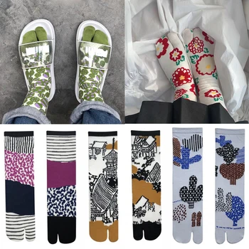 Женские Хлопчатобумажные носки с двумя носками в Мультяшном стиле, Японские Разноцветные Жаккардовые Носки с разрезным носком, Цветочный Рисунок, Милый Средний Носок-Таби