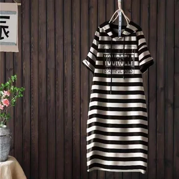 Новое летнее Корейское Свободное платье-футболка средней длины в тонкую полоску с принтом, женское повседневное платье средней длины для студентов с капюшоном